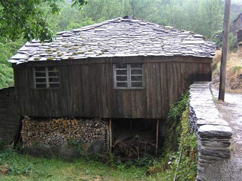 Imagen de una vieja casa campesina de Forna. Guiarte Copyright