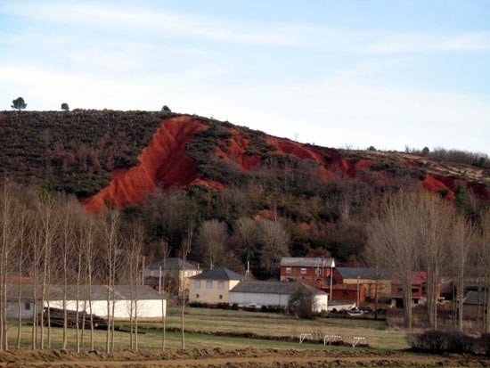 Restos de las explotaciones de oro en La Veguellina, Las Médulas Cepedanas. Guiarte Copyright