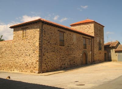 Un edificio señorial recuperado en la zona. La casa-palacio de los Alvarez de Escarpizo, en Otero. Guiarte Copyright