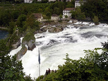 El Rin en las catararas de Schaffhausen, las mayores de Europa. Imagen de guiarte.com