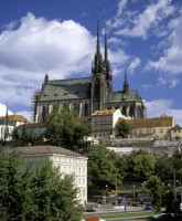 La catedral de Brno emerge sob...