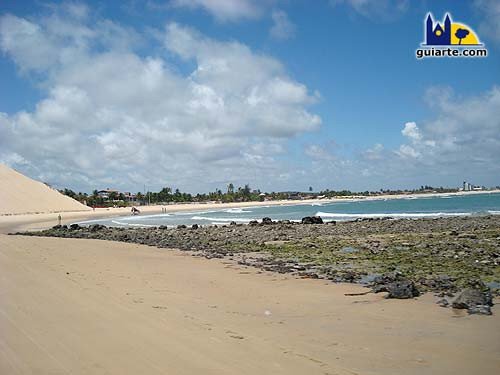 Playa de Genipabu I, vista norte. La diferencia con las playas metropolitanas de Natal salta a la vista. Guiarte Copyright