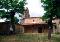 La coqueta iglesia de Piedrase...