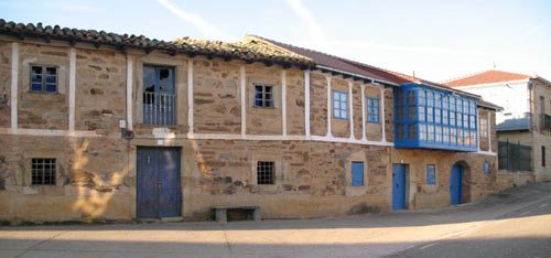 Santa Colomba de Somoza posee una bella serie de casas de notable interés. guiarte.com