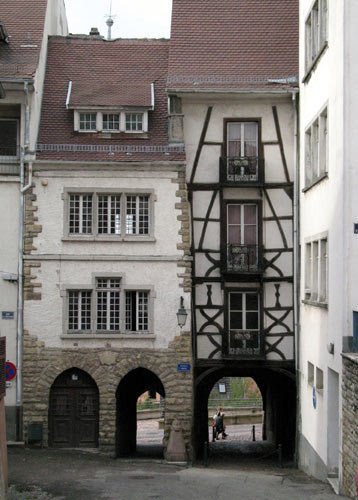 Viejas casas en el centro urbano de Altkirch. Imagen Guiarte Copyright