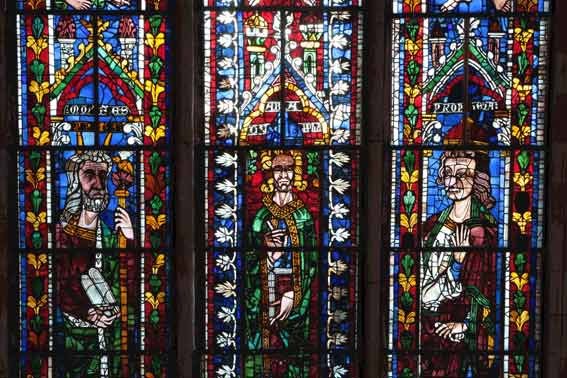 Detalle de una de las vidrieras de la catedral recientemente restauradas.