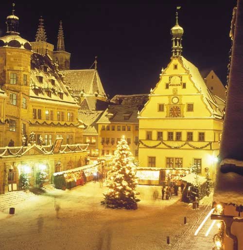 Rothenburg ob der Tauber: Mercado de Navidad, bajo nieve. Rothenburg Tourismus Service