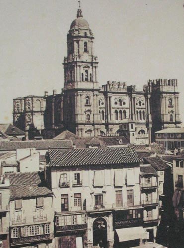 Vieja imagen de la ciudad que se resalta la monumentalidad de su catedral. Imagen de guiarte.com