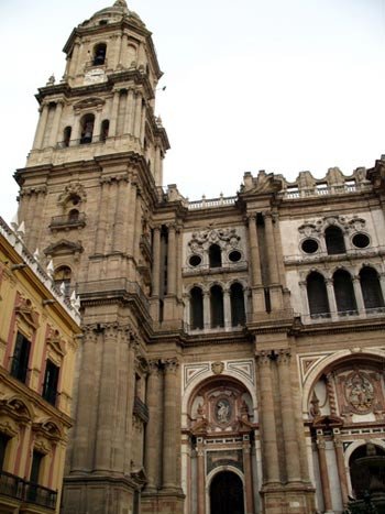 La única torre de la catedral de Málaga es de las más altas de Andalucía. Imagen de guiarte.com