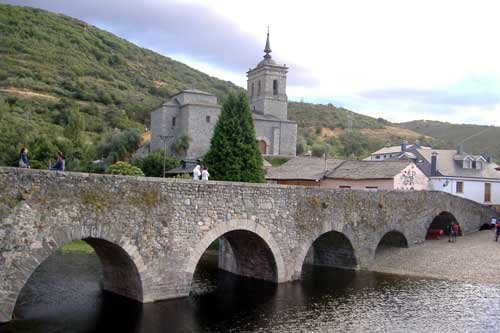 Puente de Molinaseca(León) por el que pasa la via milenaria. guiarte.com