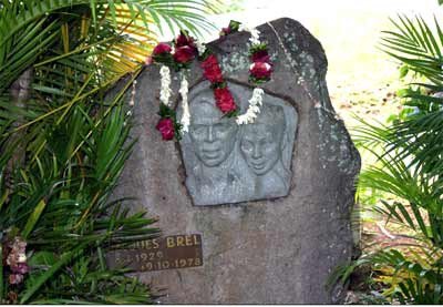 Tumba de Jacques Brel, en las Islas Marquesas