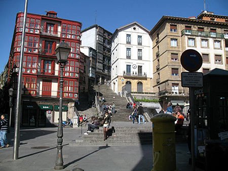 Plaza de Unamuno, un lugar de ambiente en la zona vieja de Bilbao. Foto Guiarte.com Copyright
