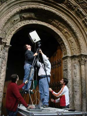 Trabajos en el escaneado de la Puerta del Monasterio de Ripoll