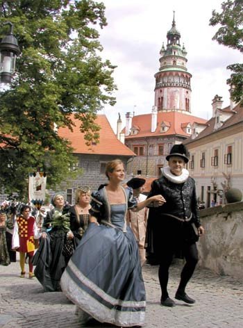 Cesky Krumlov  celebra las fiestas de la Rosa de los Cinco Pétalos. Turismo Checo