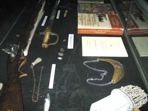 Materiales diversos en la muestra sobre la guerra de hace 200 años, en La Cepeda