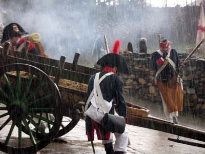 Guerra de la independencia en Manzanal del Puerto. Una excelente recreación en un día lluvioso. imagen de guiarte.com
