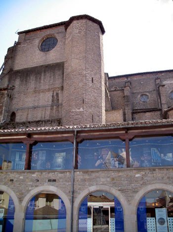 la catedral vieja es un complejo edificio que ahora esta siendo restaurado, y cuyas obras son visitables. Guiarte.com. Copyright