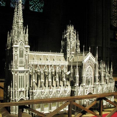 Maqueta del proyecto original de la Catedral Nueva de Vitoria. Guiarte.com. Copyright