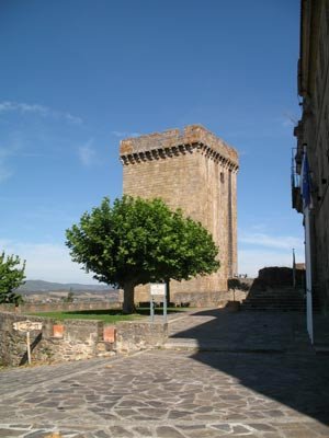 Imagen del excelente torreón que domina la ciudad. Guiarte.com