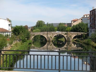 Imagen del histórico Puente Viejo, sobre el río Cabe. Guiarte.com