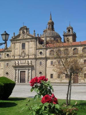 Detalle de la portada del Escorial de Galicia. Guiarte.com