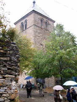 Torre románica del monasterio de San Pedro de Montes. guiarte.com