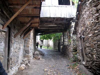 Una calle de Montes de Valdueza. guiarte.com