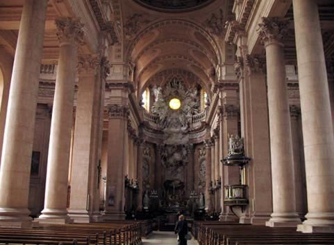Interior de Notre Dame, en Guebwiller. Imagen de guiarte.com