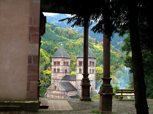 Torres de la Abadía de Murbach, desde la capilla de Loreto. . Imagen de guiarte.com