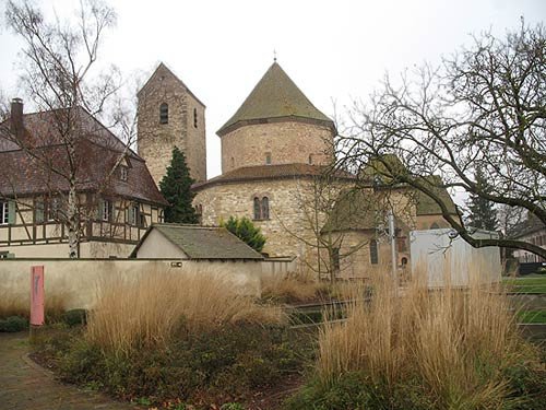 Exterior de la Abadía de Ottmarsheim. Guiarte.com. Copyright.