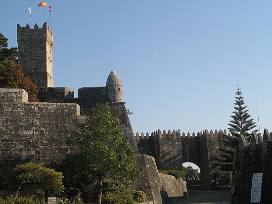 Entrada a la fortaleza de Monterreal, ahora Parador de Turismo. Imagen de guiarte.com. Copyright.