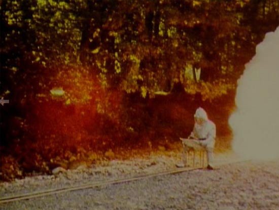 Fuego, 1987 (fotograma Súper 8). Cámara Peter Liechti. Roman Signer.