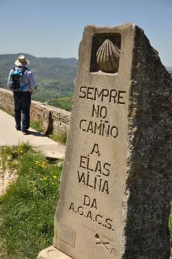 Monumento a Elias Valiña, impulsor del Camino, en El Cebreiro. Fotografía de Beatriz Alvarez. guiarte.com
