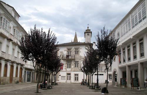 La popular plaza del Concello. Guiarte.com. Copyright
