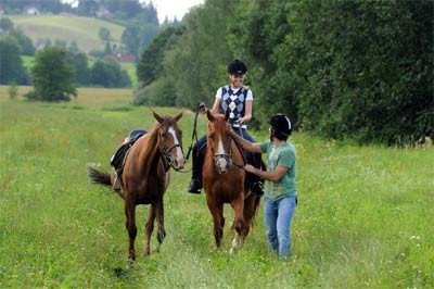 Paseando en Caballo por los campos de Cesky Raj. Turismo Checo