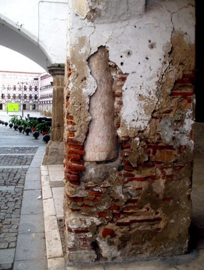 El casco viejo de Badajoz, guarda multitud de restos de un pasado rico en historia. Guiarte.com. Copyright.