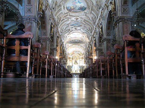La catedral de Santiago tiene una estructura alargada y robusta. Imagen de Beatriz Alvarez Sánchez. Guiarte.com Copyright
