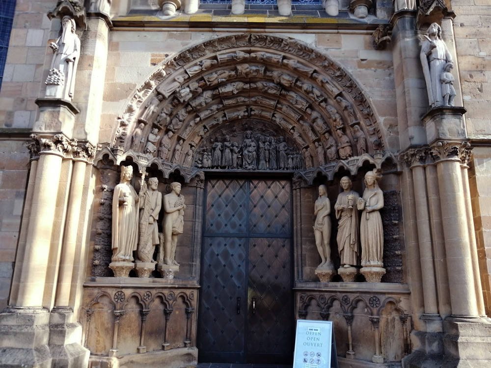 Portada de la iglesia de Nuestra Señora de Tréveris. Imagen de Tomás Alvarez. Guiarte.com