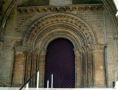 Puerta dels Fillols, en la catedral Vieja de Lleida. Guiarte Copyright