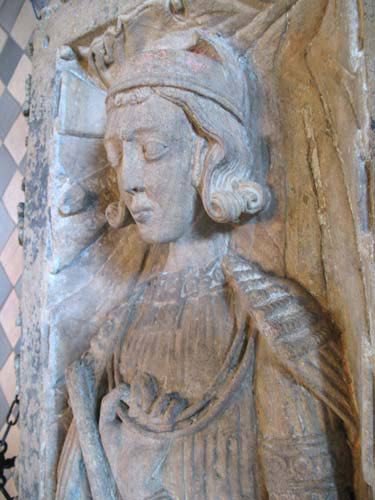Efigie funeraria de uno de los impulsores del templo catedralicia, obra del XIII. Tomas Alvarez. Guiarte.com