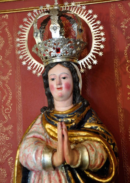 En la pequeña iglesia de Donillas, de construcción reciente, se venera la Virgen del Socorro. Imagen de Guiarte.com