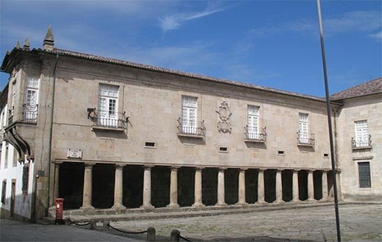 Palacio Episcopal de Braga, fachada lindante con la catedral. Foto Guiarte Copyright