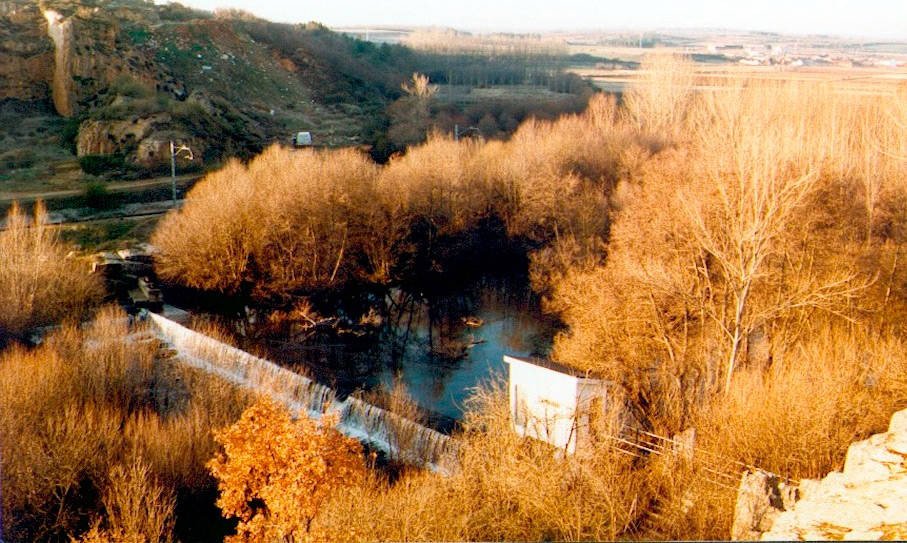 Paisaje invernal. El río Tuerto a su paso por La Forti, en las afueras de Sopeña. Fotografía de Raquel Álvarez Canseco.