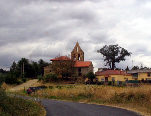Benamarias y Vanidodes comparten la misma iglesia, un bello templo ubicado sobre un otero. guiarte.com. copyright