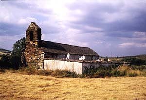 Evocadora imagen de la pequeña iglesia de Valbuena de la Encomienda. Imagen enviada por Fernando Martínez Mañas.
