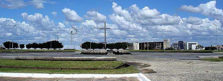 El Cruceiro marca el punto más alto de la zona urbana de Brasilia. Fue escogido el punto para localizar la ciudad y comenzar la construcción del Eje Monumental