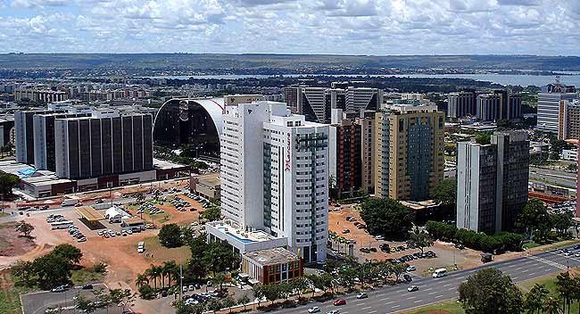Vista del Asa Norte desde la Torre de Telecomunicaciones. Se aprecia algún hotel y el centro comercial Brasilia Shopping.