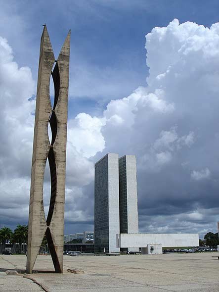 Foto del Congreso Nacional de Brasilia, desde la Plaza de los Tres Poderes.