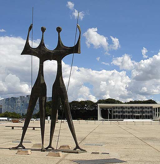 Monumento en homenaje a los trabajadores que construyeron Brasilia "Os Candangos".