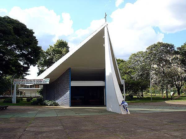 Iglesita de Nuestra Señora de Fátima, obra de Niemeyer.